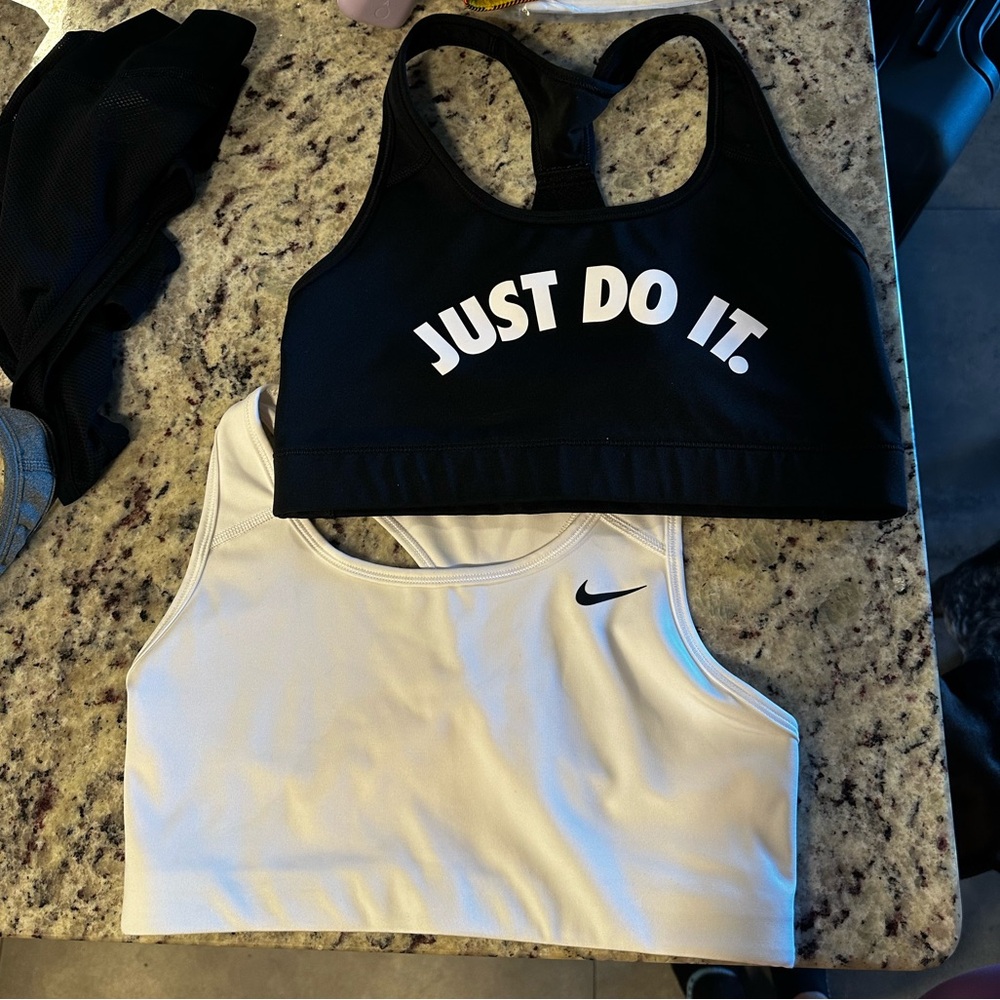 Nike White Sleeveless Fitted Crop Tank Top